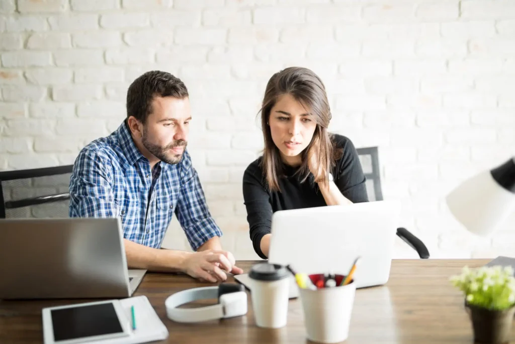 Pros and Cons: Shopify vs. WooCommerce (SEO, Cost & Flexibility)